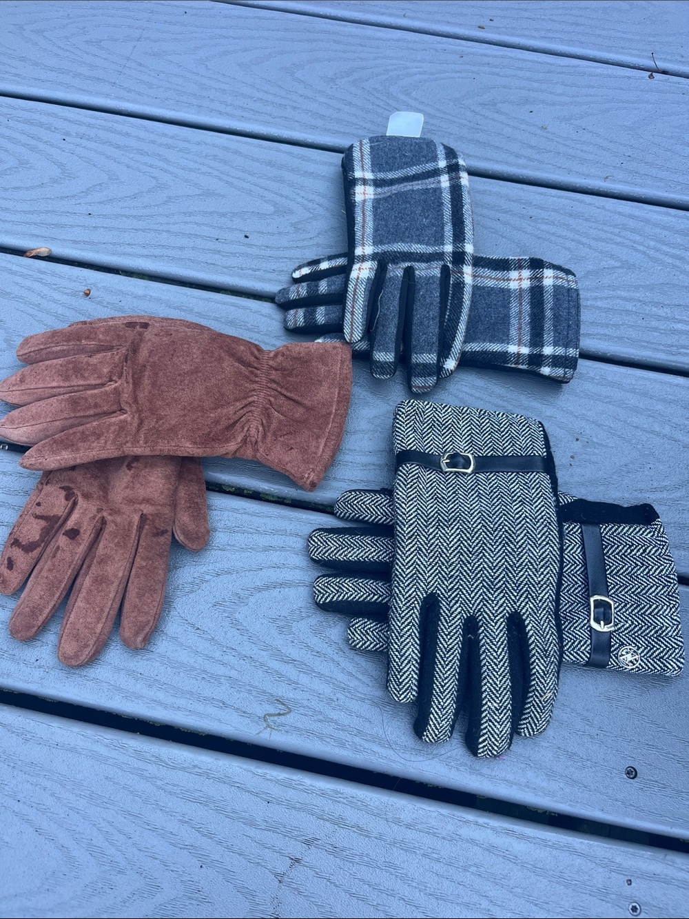 Three sets of ladies fashion gloves